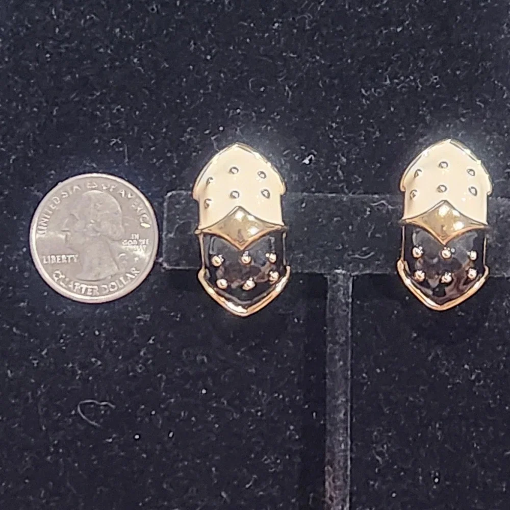 Edwin Pearl Vintage Clip On‎ Earrings Two Tone Black Cream Enamel Gold Tone 1in